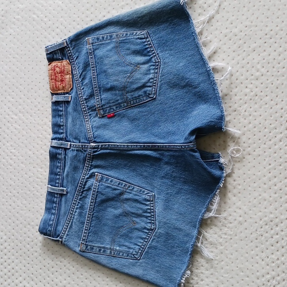 Original 501 Levi's cut off frayed raw hem high-waisted beautiful Jean Shorts - Picture 3 of 14